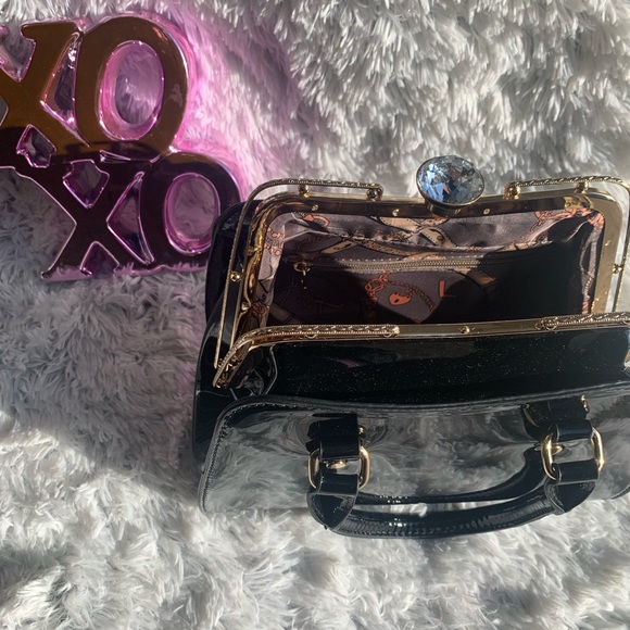 Elegant black diamond studded handbag - Picture 3 of 6